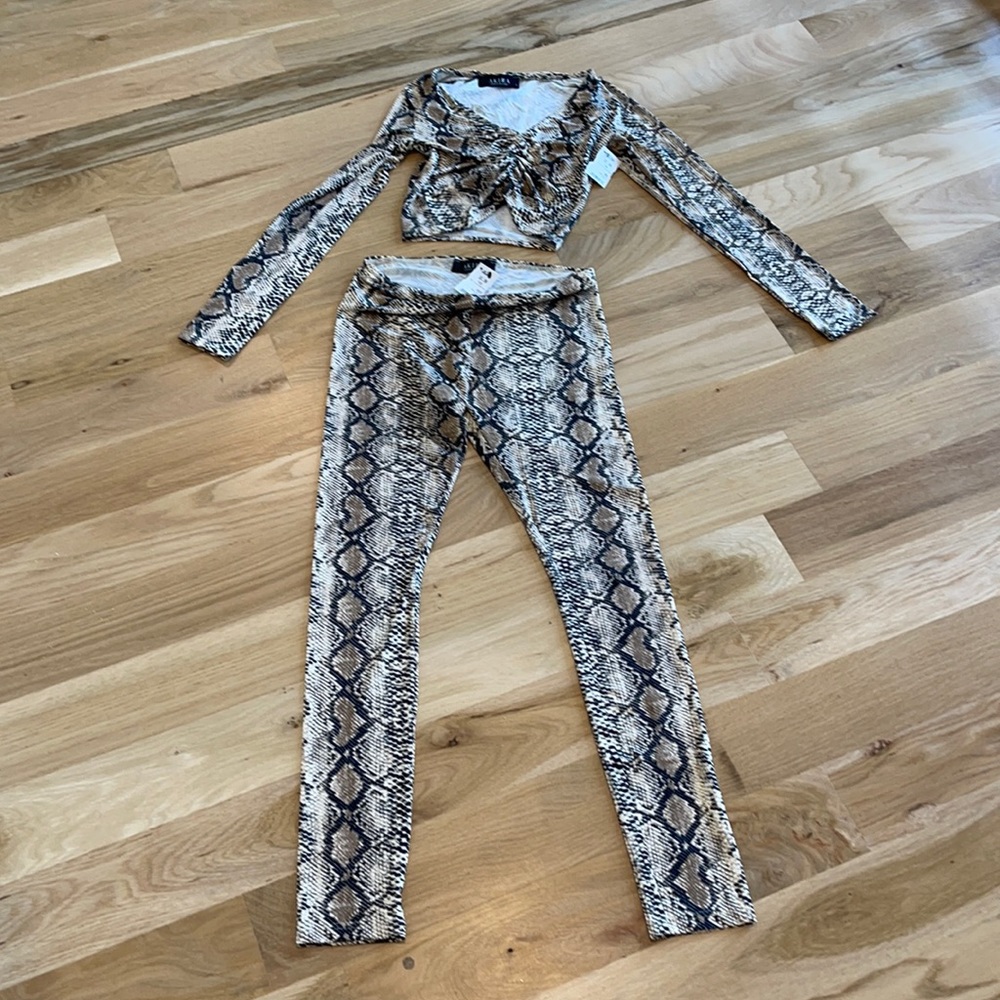 NEW! Akira Snakeskin Leggings & Crop Set - S/M